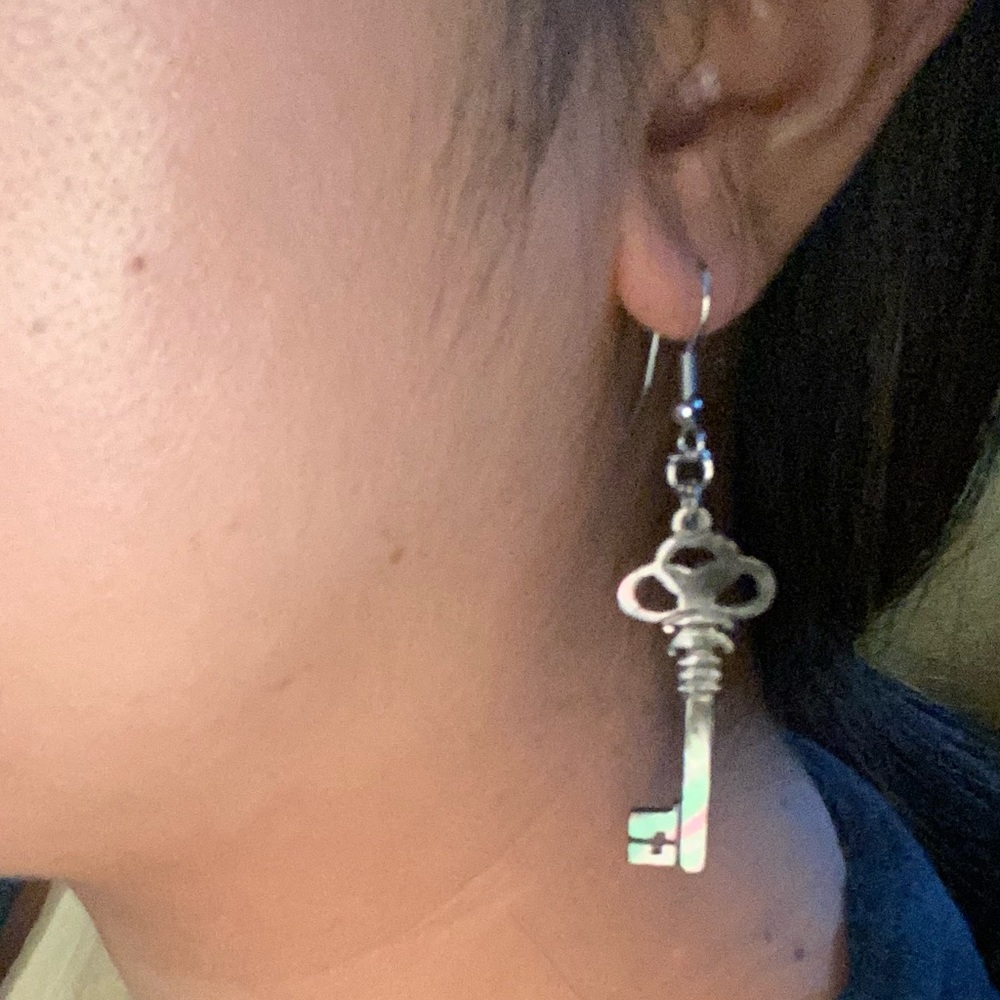 Unique Key Shell Earrings - Picture 6 of 6